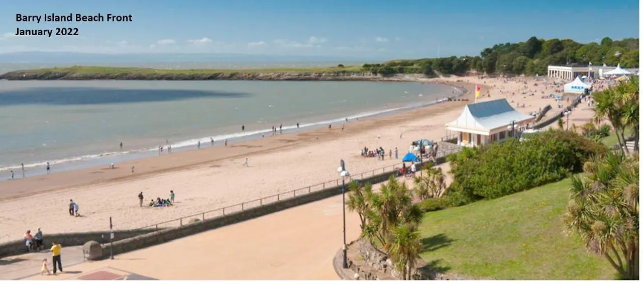 F1 Maison 108: Cozy Holiday Home with Netflix & Barry Island Charm 0*,  United Kingdom