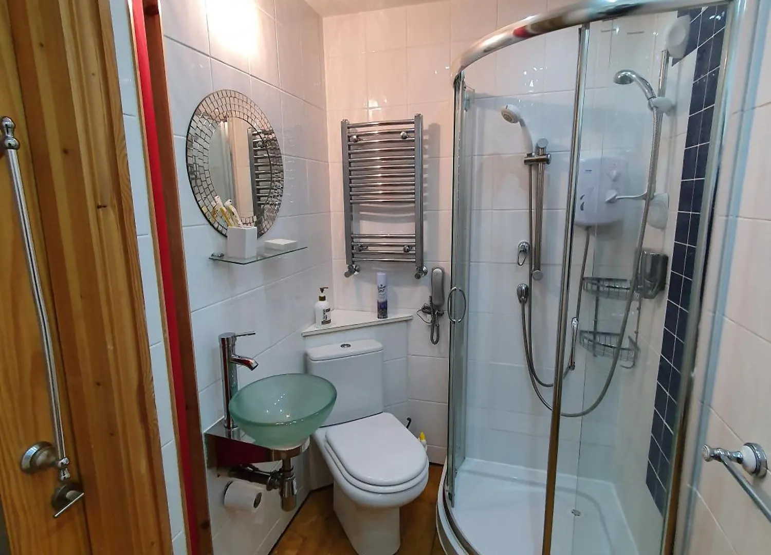 F1 Maison 108: Cozy Holiday Home with Netflix & Barry Island Charm